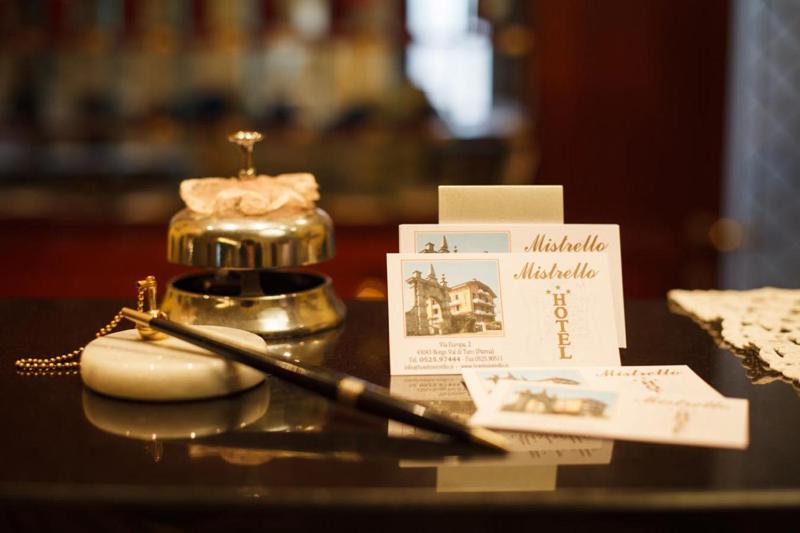Hotel Mistrello Di Savoia Borgo Val di Taro Eksteriør bilde