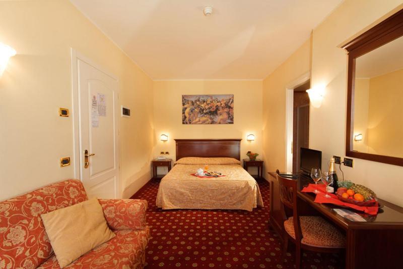 Hotel Mistrello Di Savoia Borgo Val di Taro Eksteriør bilde