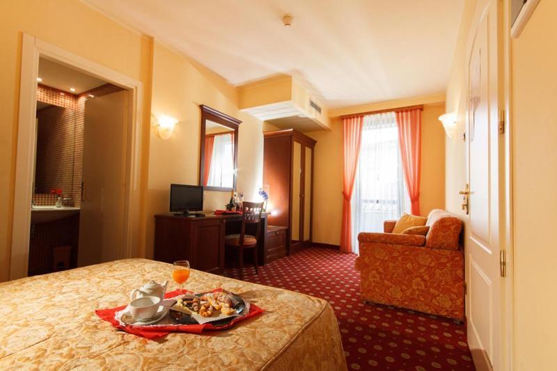Hotel Mistrello Di Savoia Borgo Val di Taro Eksteriør bilde